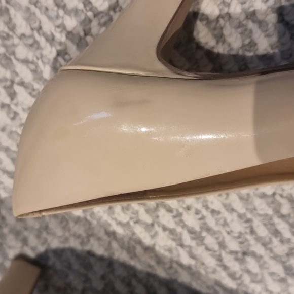 Clarks Nude Patent Leather Heel Pumps 8 - Picture 3 of 6